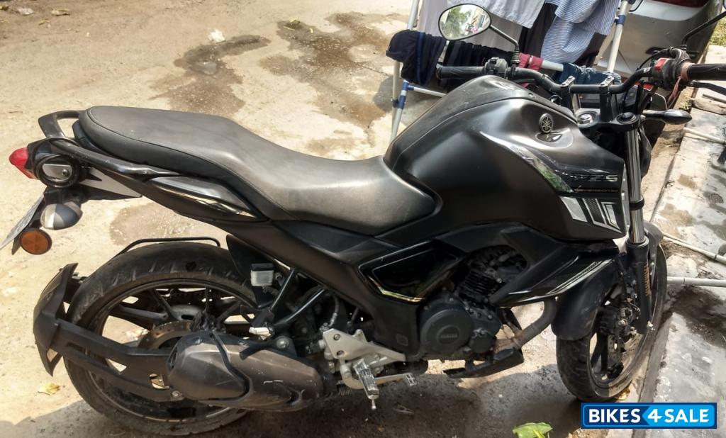 Black Yamaha FZ-S FI V3