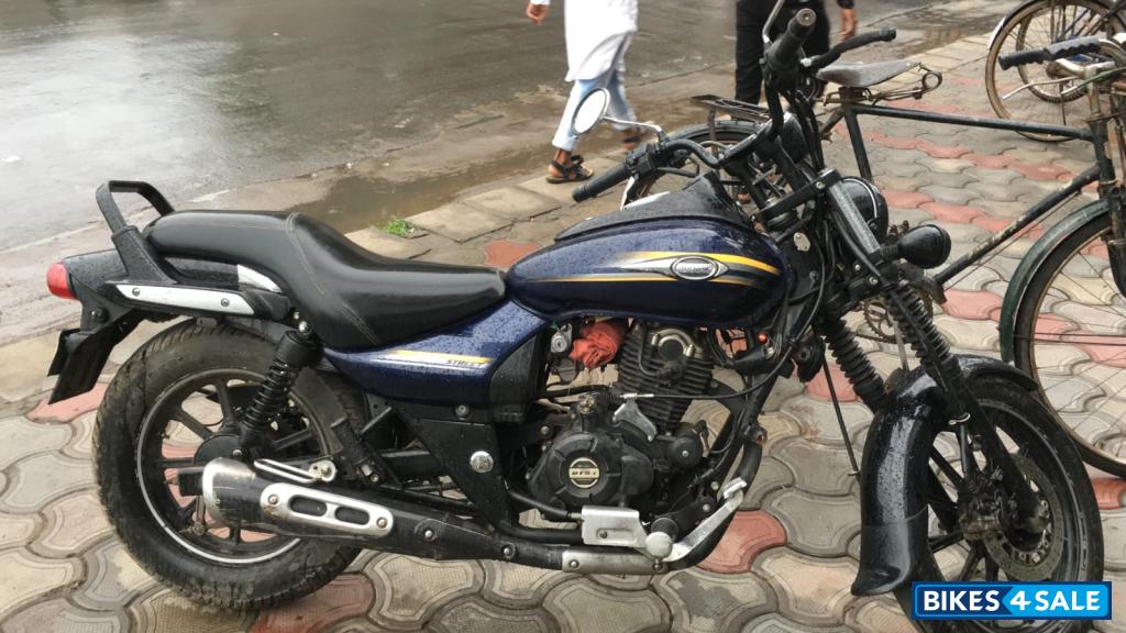 Blue Bajaj Avenger Street 150