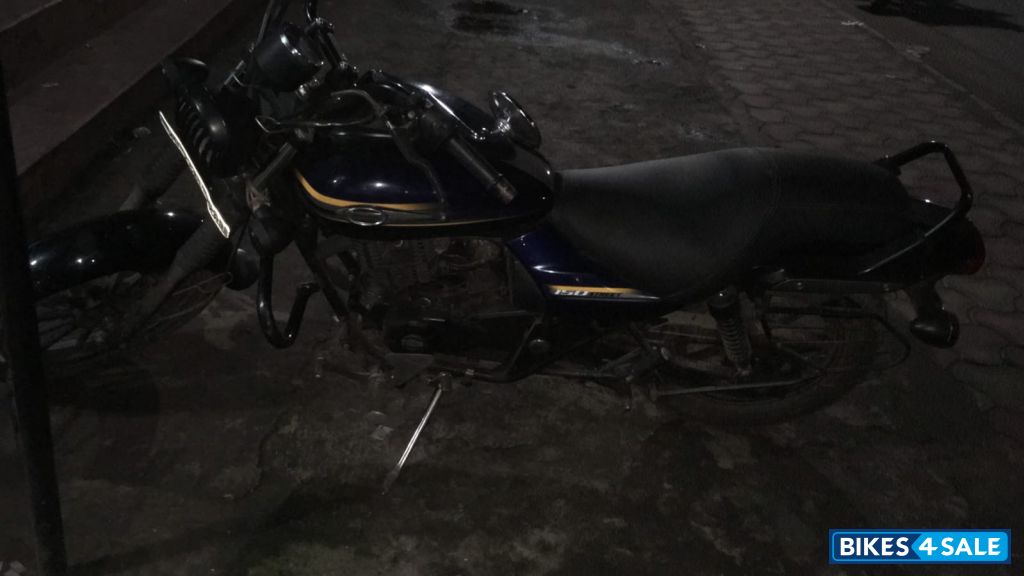 Blue Bajaj Avenger Street 150