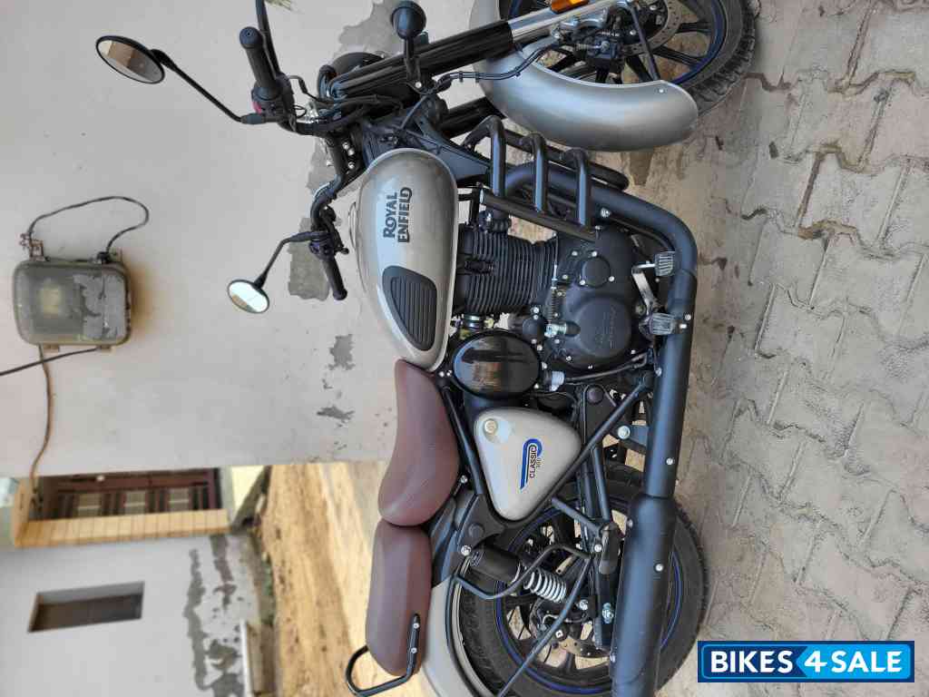 Gunmetal Grey Royal Enfield Classic 350 Dual Channel BS6