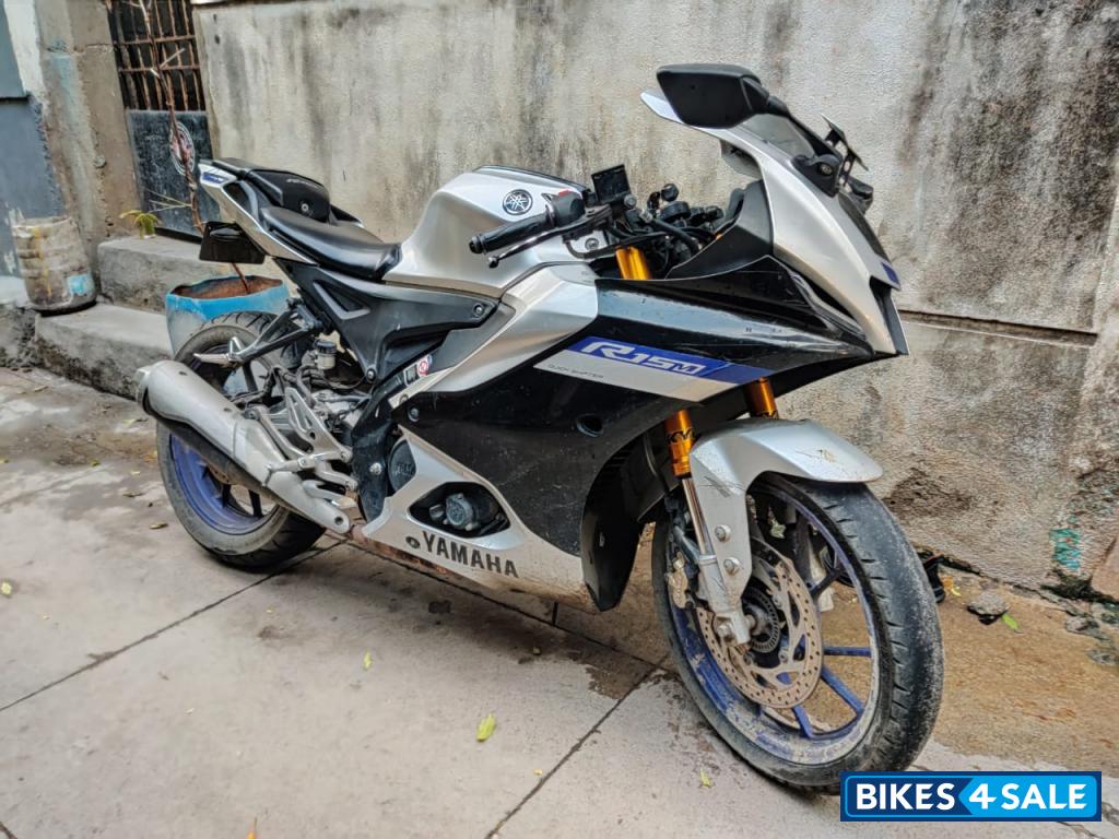 Yamaha R15 V4