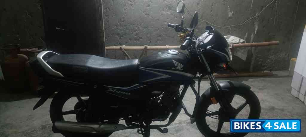 Blue Honda Shine 100
