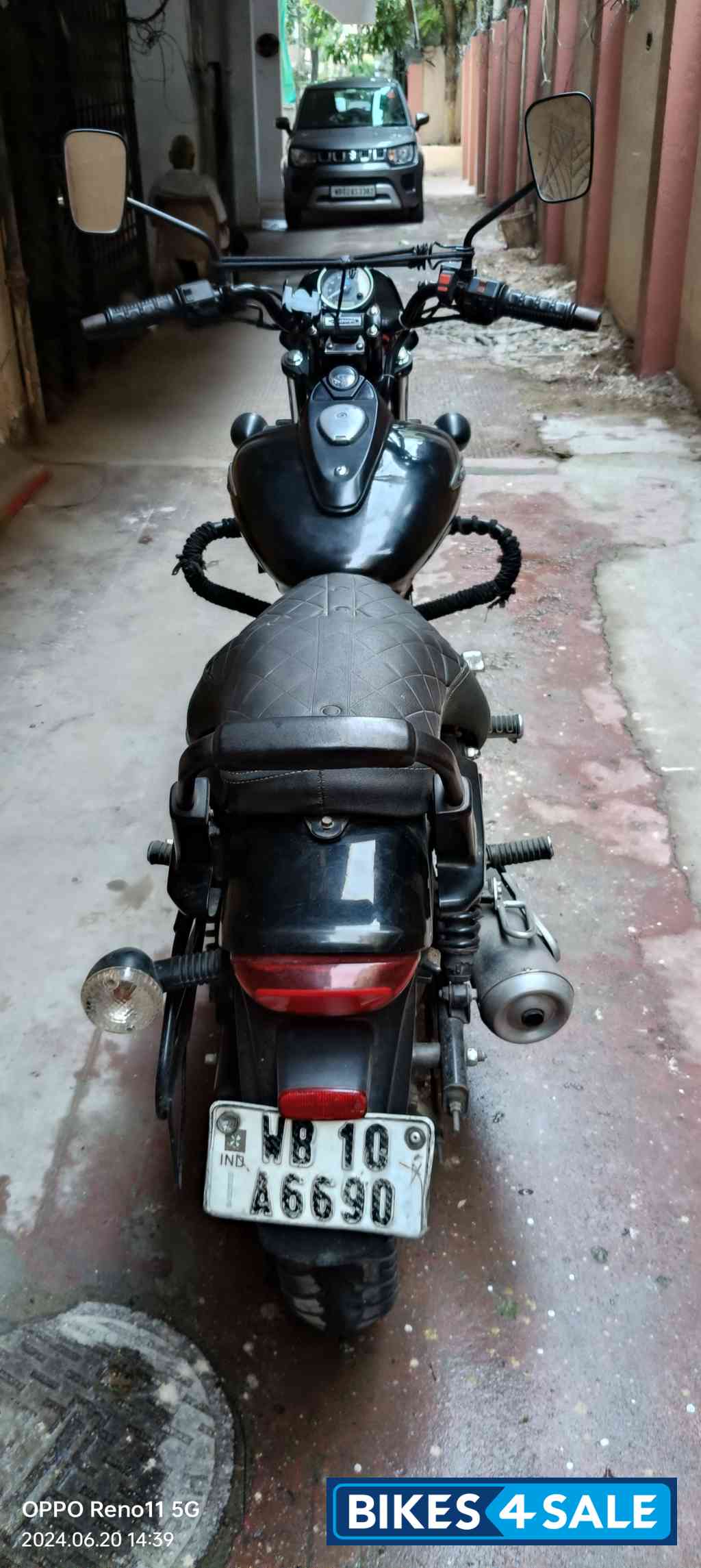Black Bajaj Avenger Street 160 Black Bajaj Avenger Street 160