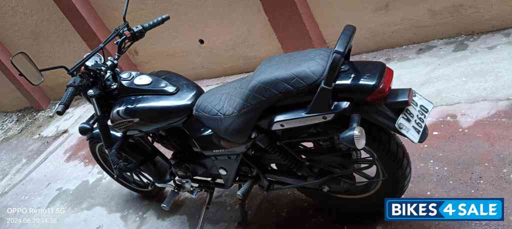 Black Bajaj Avenger Street 160 Black Bajaj Avenger Street 160