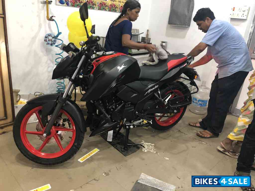 TVS Apache RTR 160 4V BS6