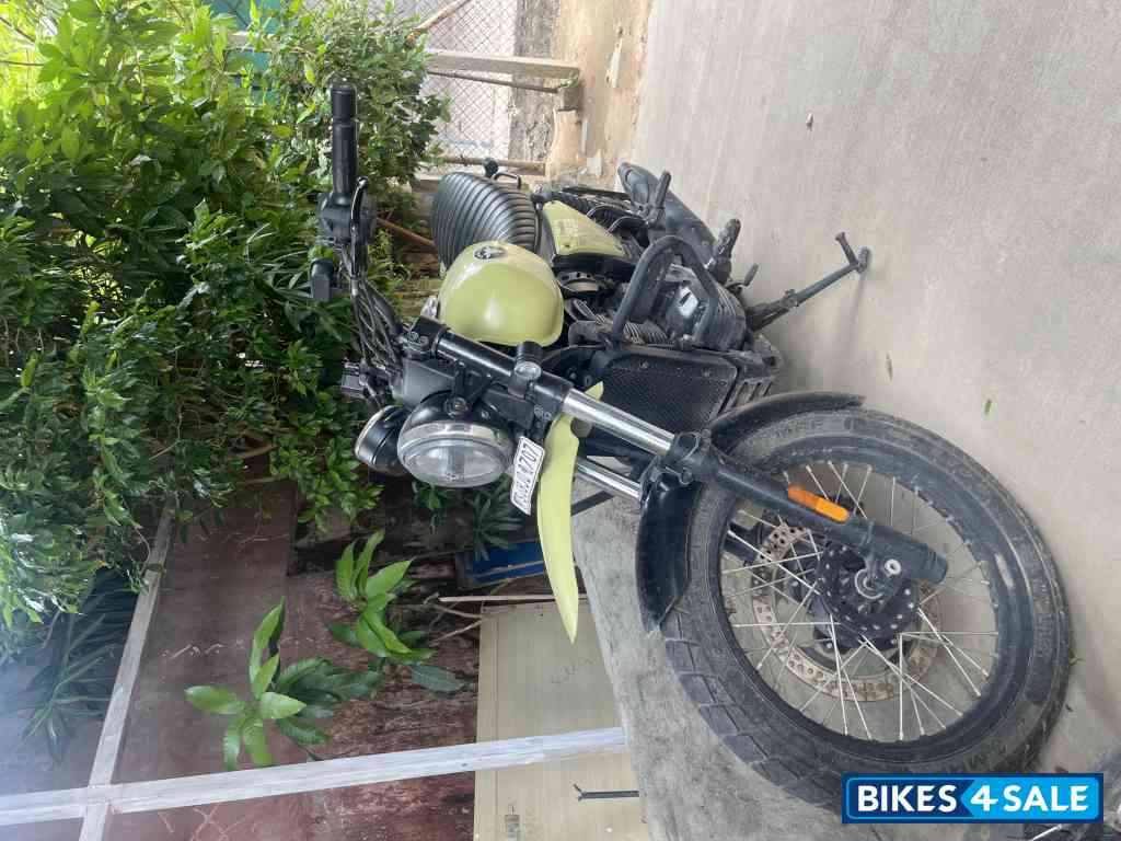 Yezdi Scrambler Single Tone