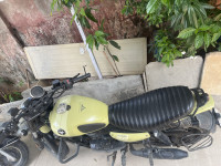 Yezdi Scrambler Single Tone