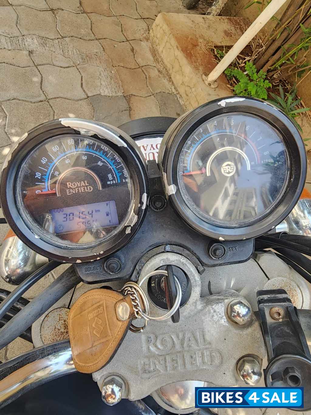 Black Royal Enfield Thunderbird 500