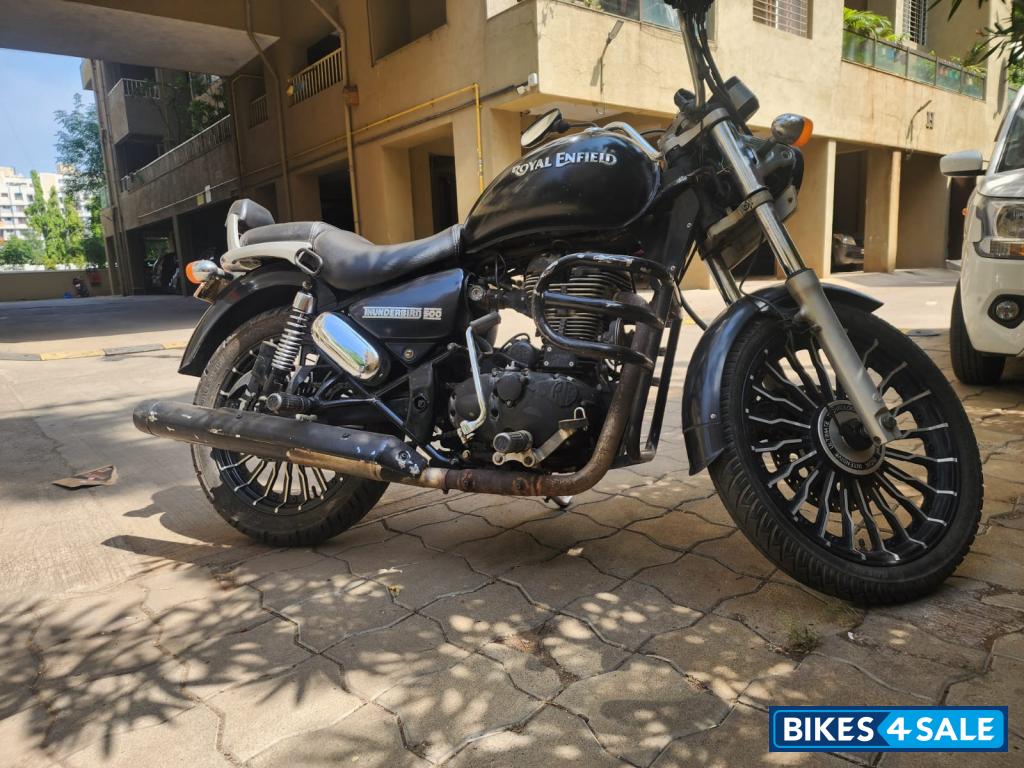 Black Royal Enfield Thunderbird 500