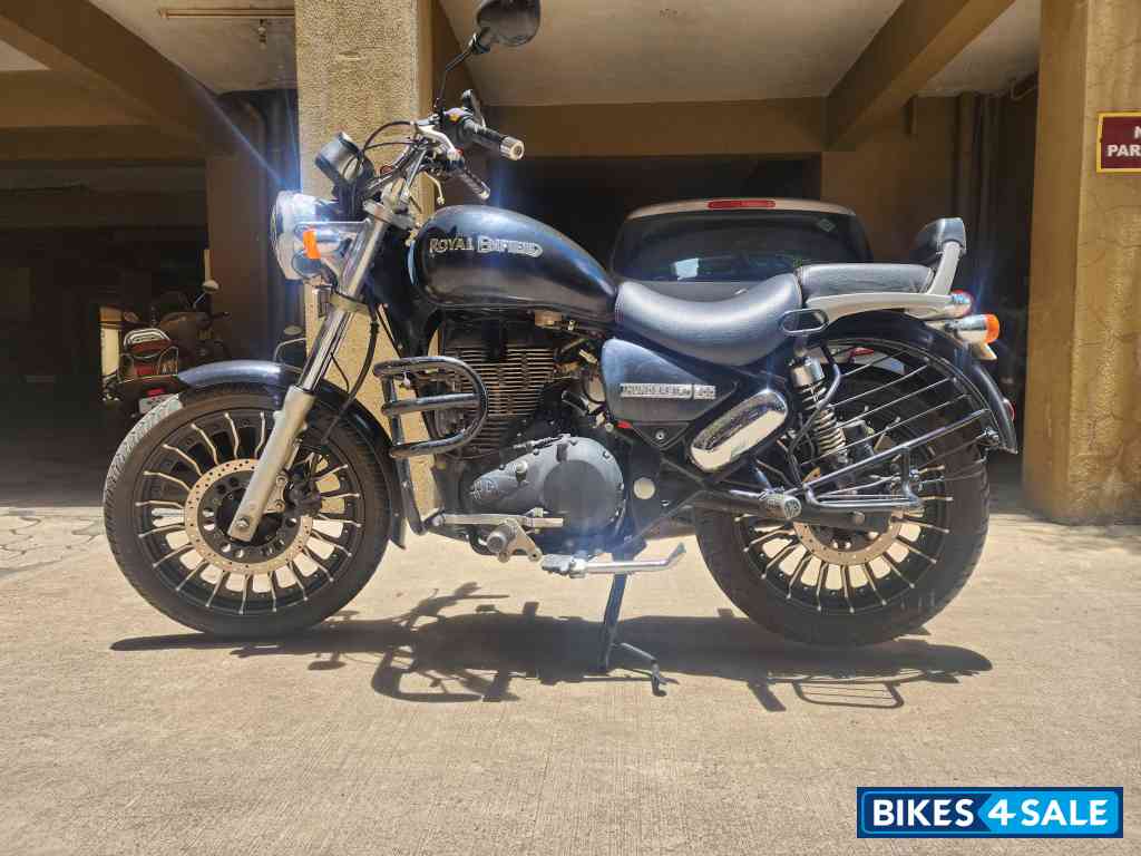 Black Royal Enfield Thunderbird 500