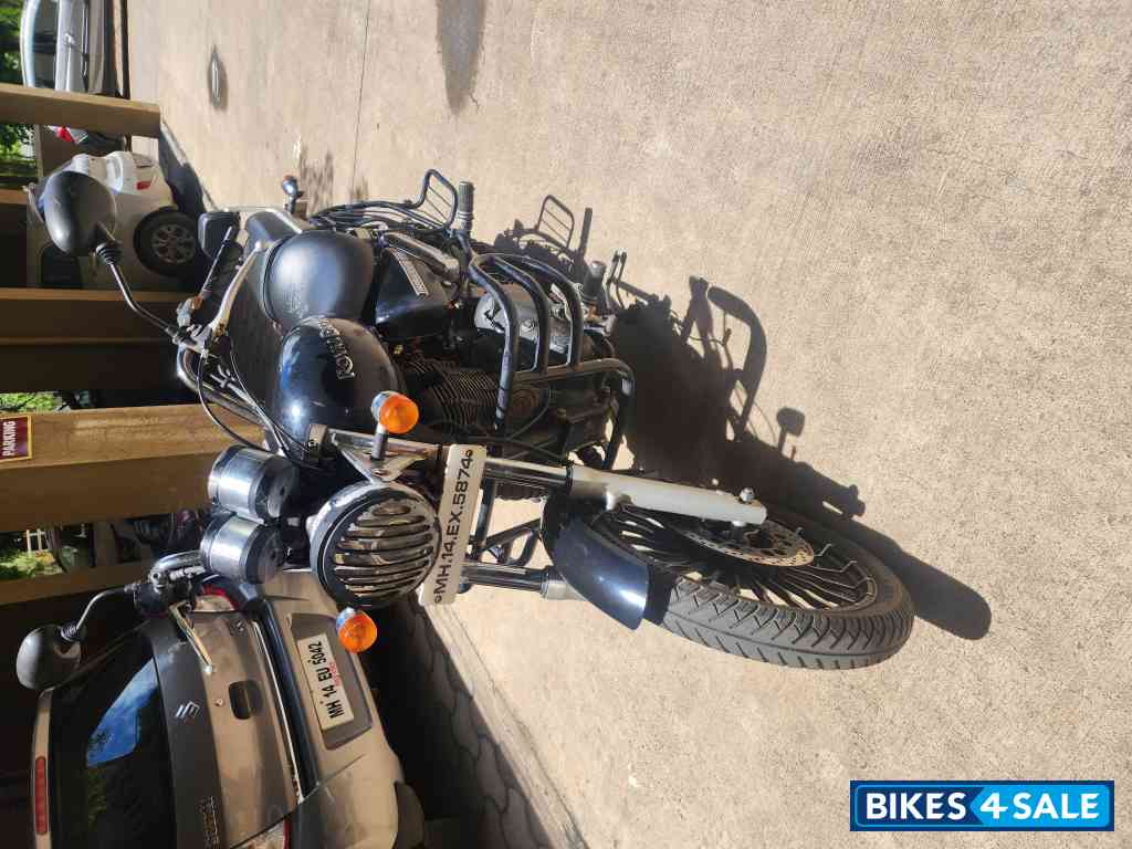 Black Royal Enfield Thunderbird 500