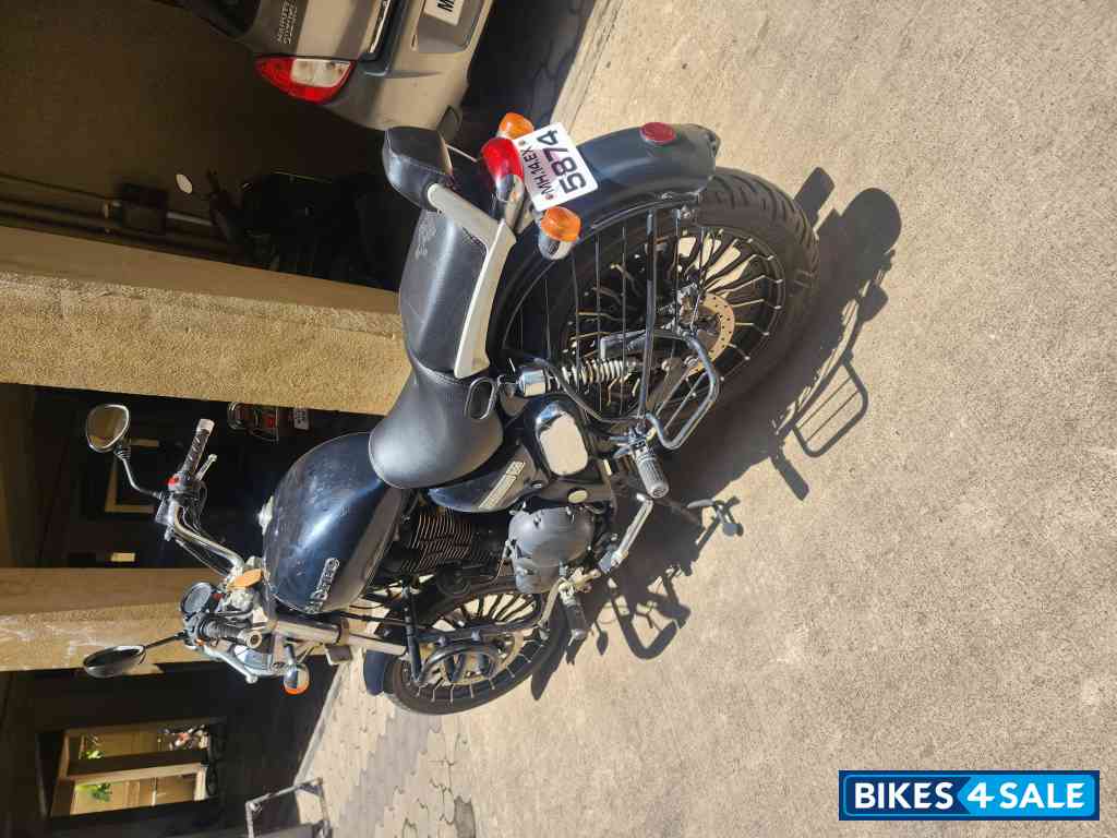 Black Royal Enfield Thunderbird 500