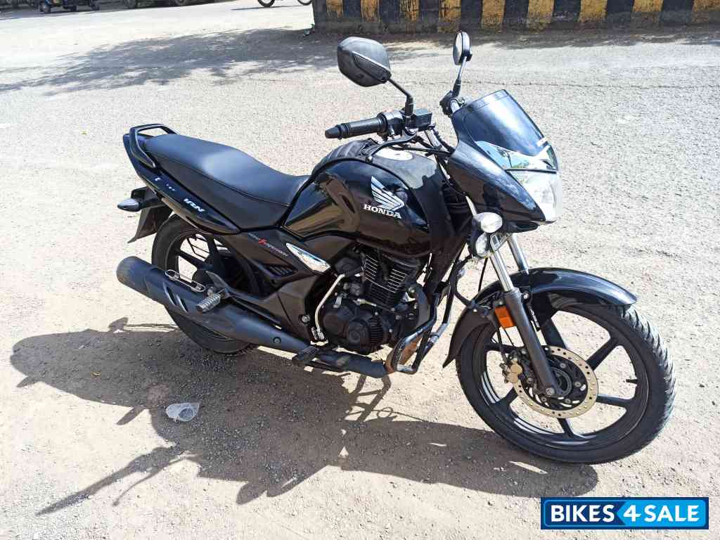 Black Honda Unicorn 160 BS6