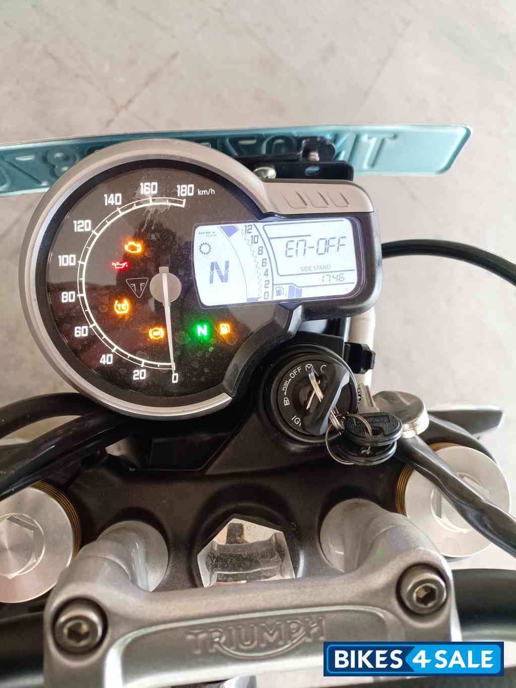 Black Triumph Scrambler 400 X