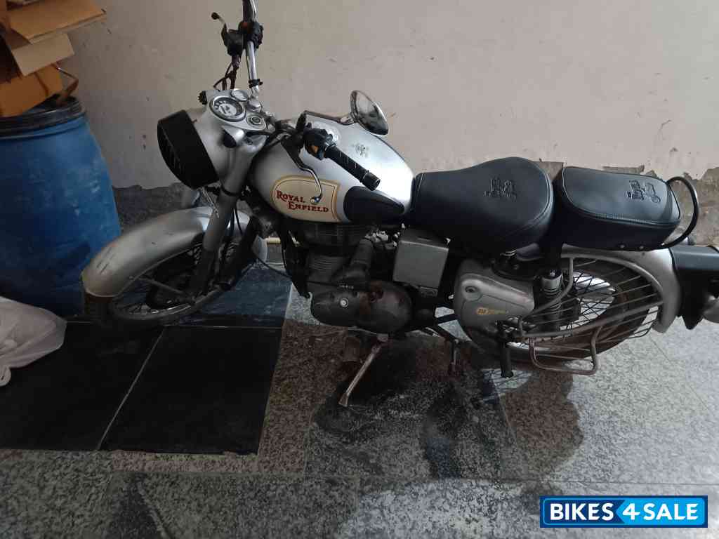 Silver Royal Enfield Classic 350