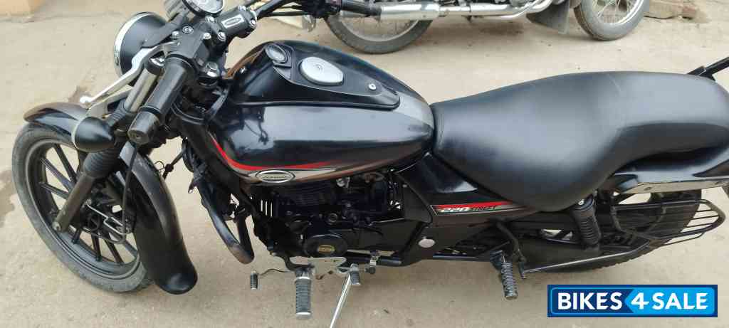 Bajaj Avenger Street 220
