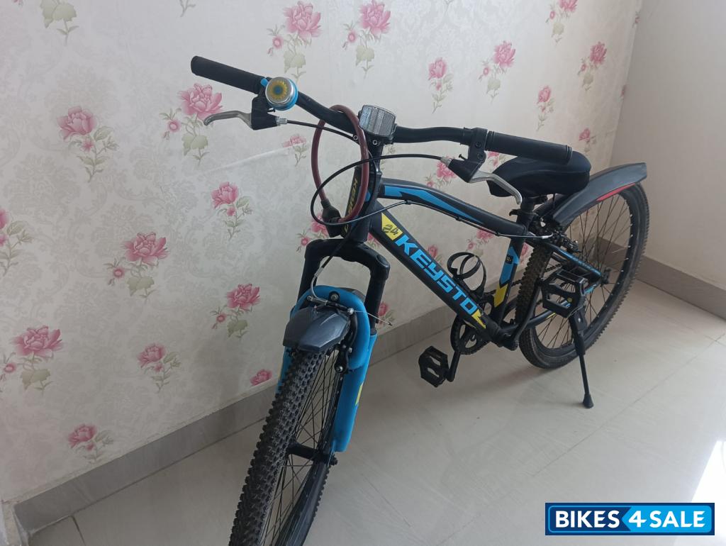 Black Bicycle Keysto Black Bicycle Keysto