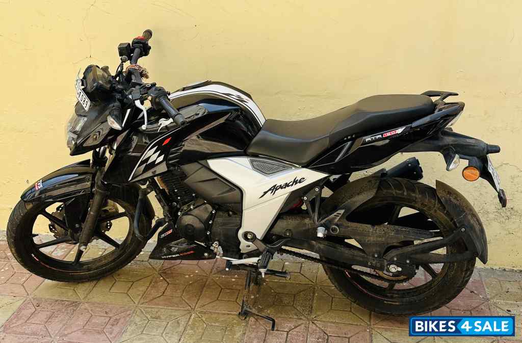 TVS Apache RTR 160 4V BS6