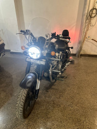 Black Royal Enfield Super Meteor 650