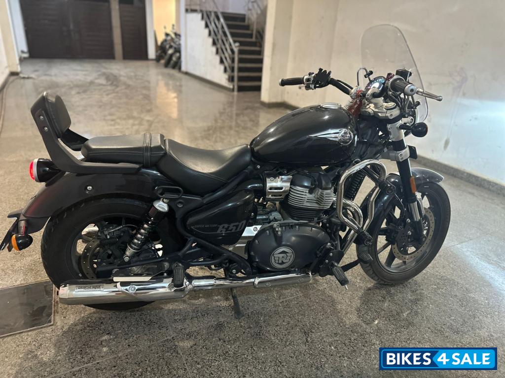 Black Royal Enfield Super Meteor 650