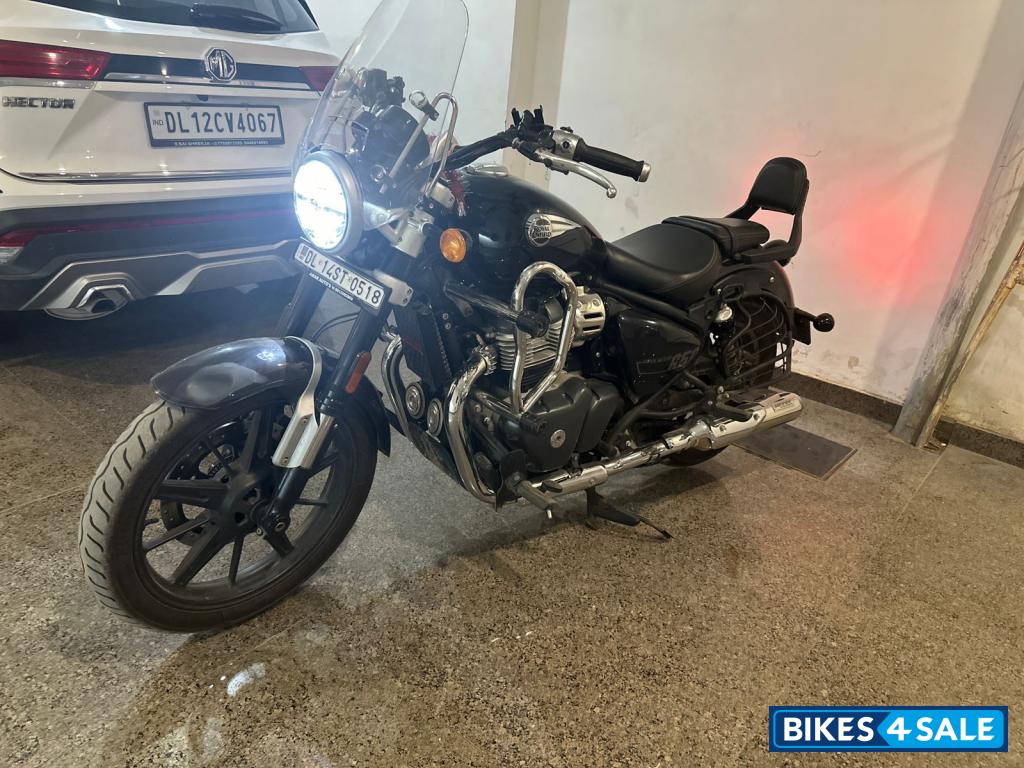 Black Royal Enfield Super Meteor 650