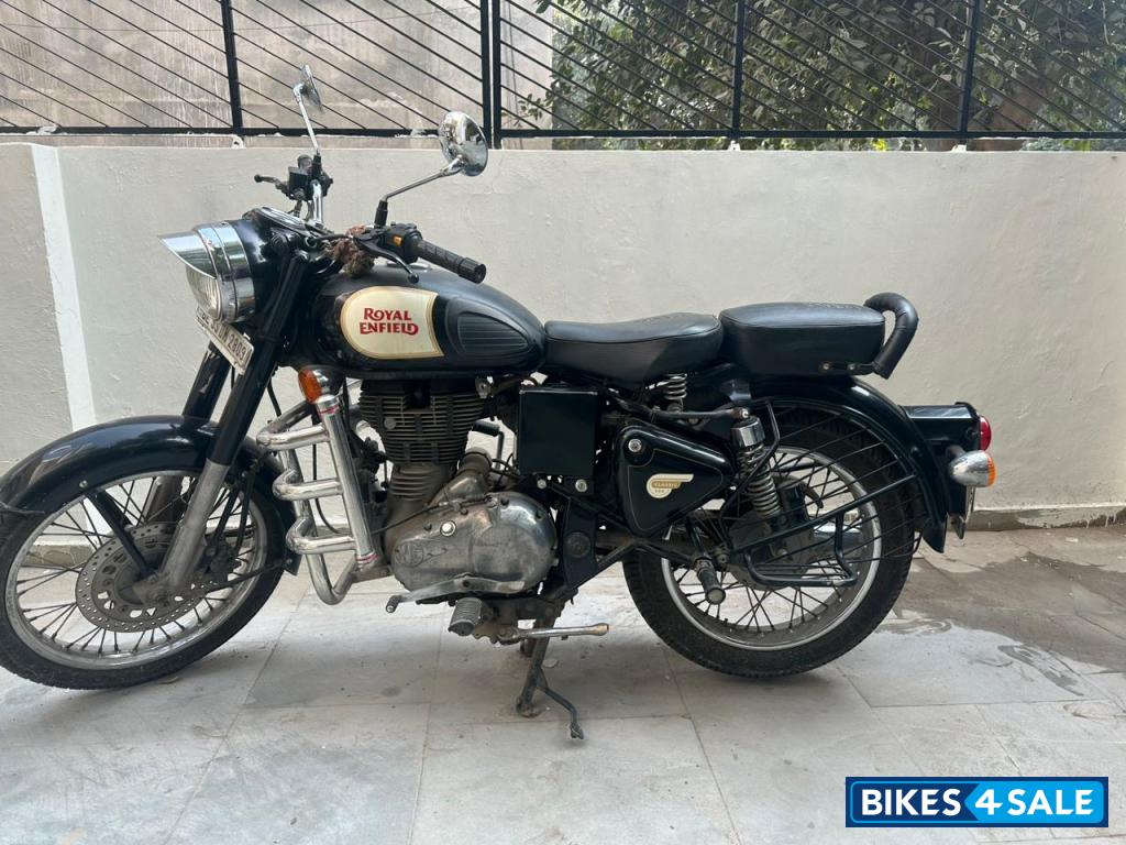Black Royal Enfield Classic 350