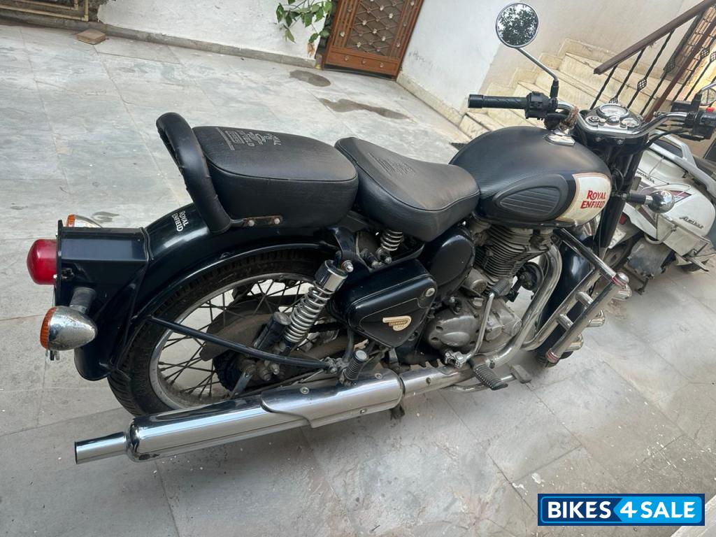 Black Royal Enfield Classic 350