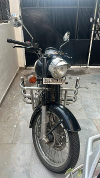 Black Royal Enfield Classic 350