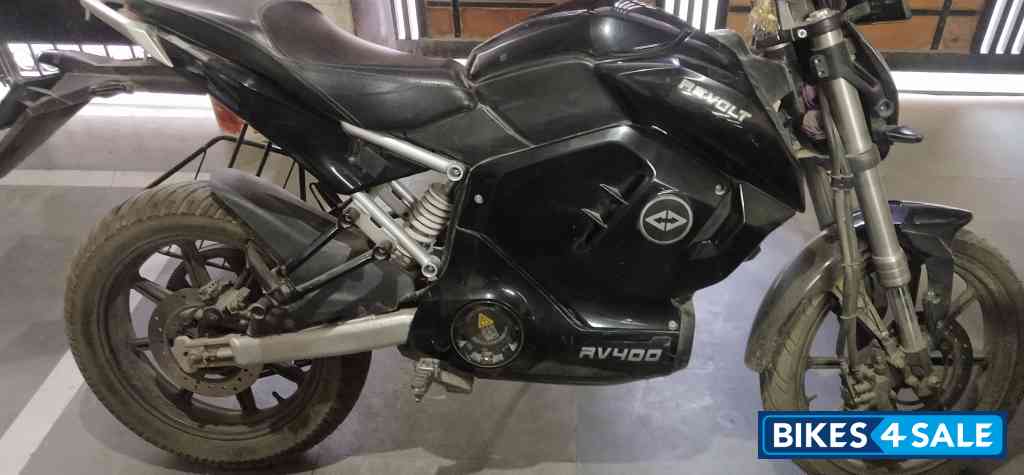 Revolt RV 400