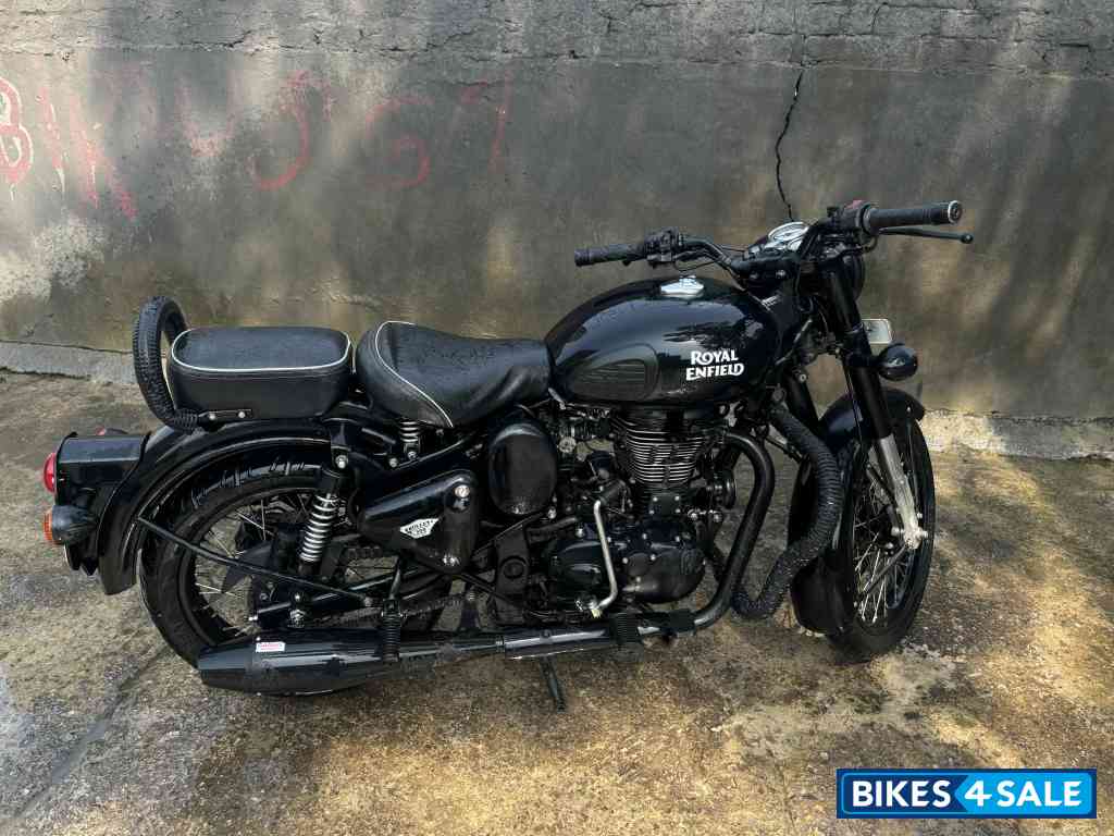Royal Enfield Classic Stealth Black