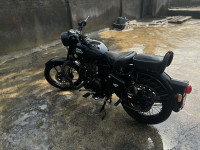 Royal Enfield Classic Stealth Black
