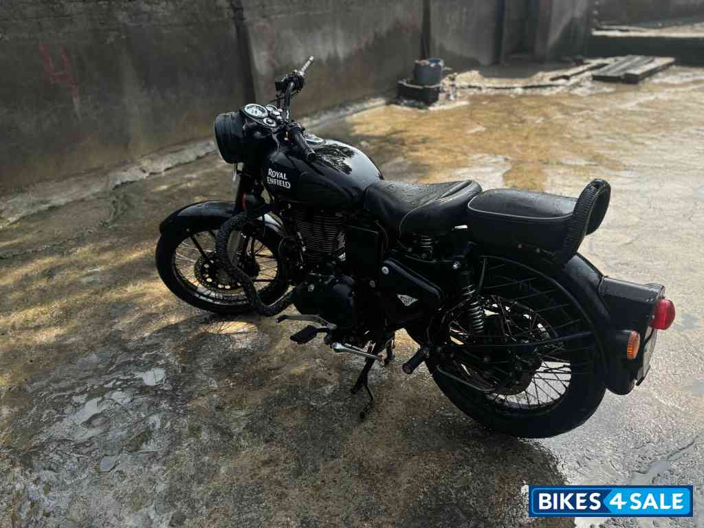 Royal Enfield Classic Stealth Black