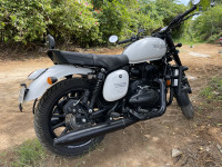 Jawa 42 Dual Channel ABS Sirius White 2023 Model
