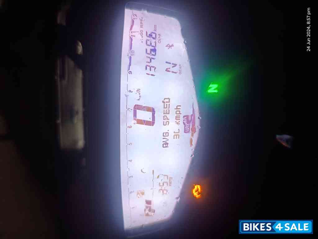 White TVS Apache RTR 160 4V