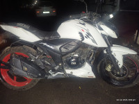 White TVS Apache RTR 160 4V