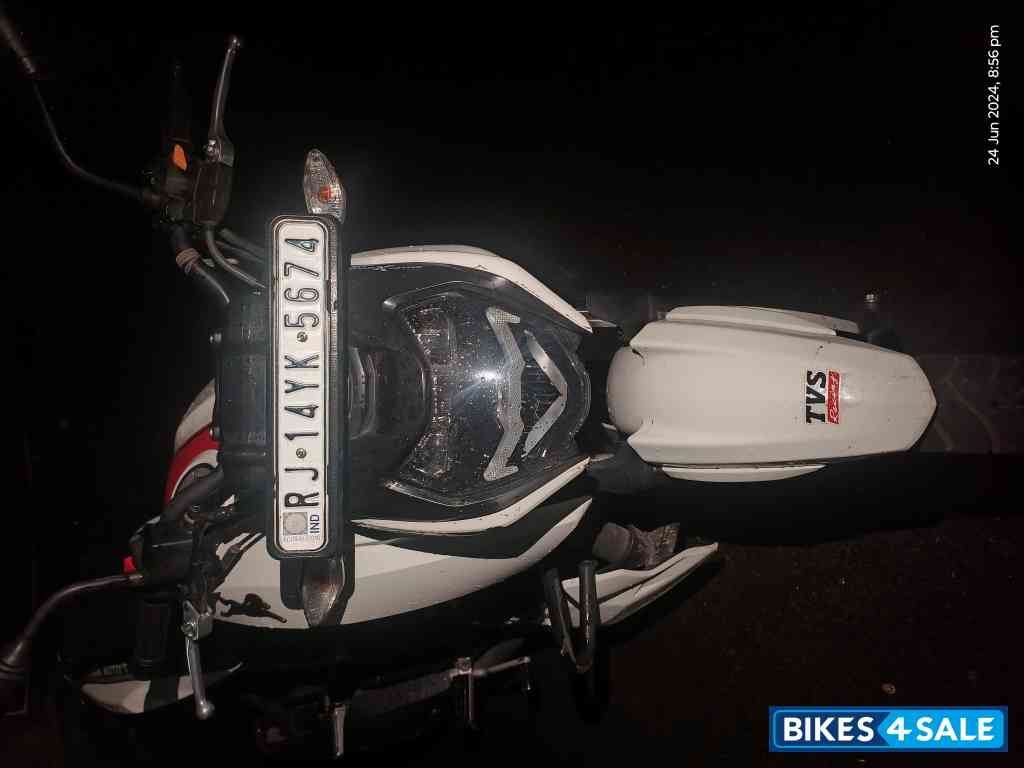White TVS Apache RTR 160 4V