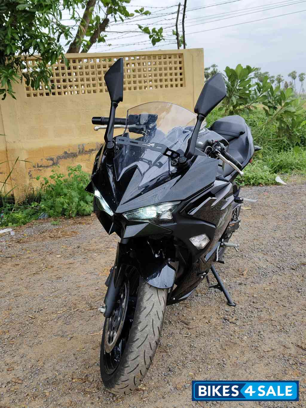 Metalic Black Kawasaki Ninja 500