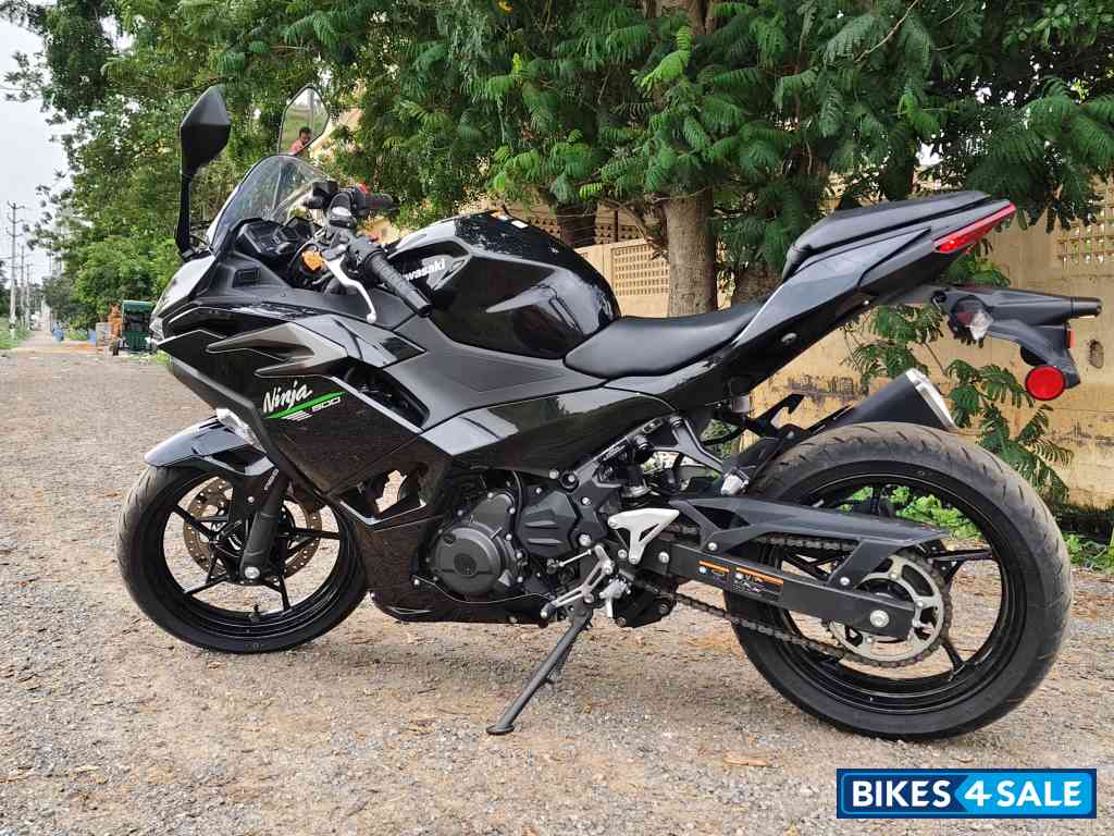 Metalic Black Kawasaki Ninja 500