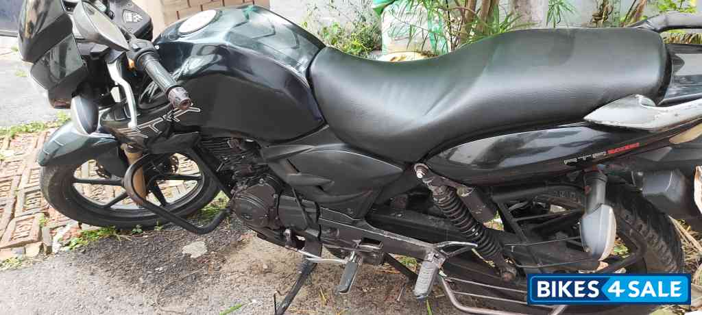 Black TVS Apache RTR 180