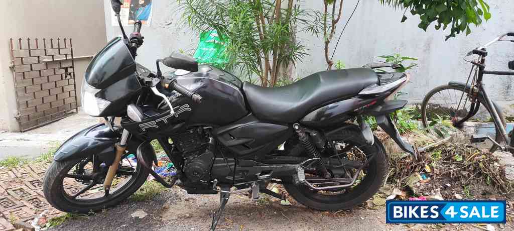 Black TVS Apache RTR 180