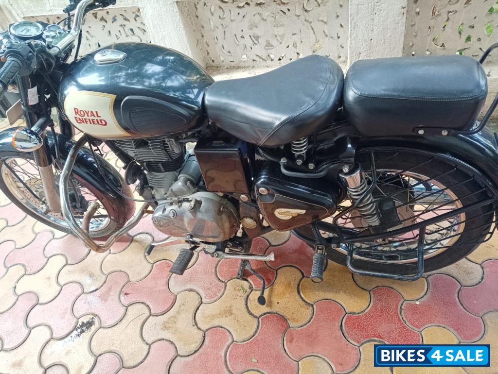 Black Royal Enfield Classic 350