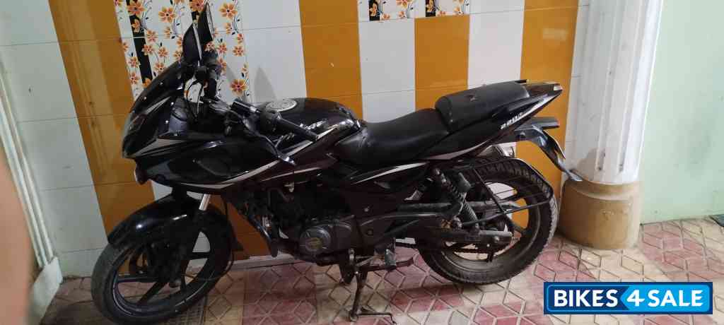 Black Bajaj Pulsar 220 DTSFi