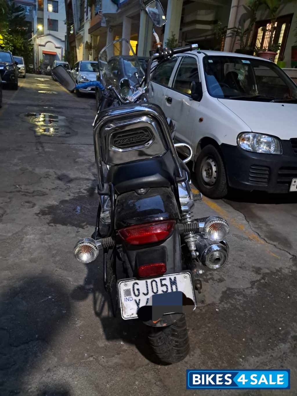 Black Bajaj Avenger Cruise 220 BS6