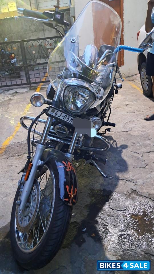 Black Bajaj Avenger Cruise 220 BS6