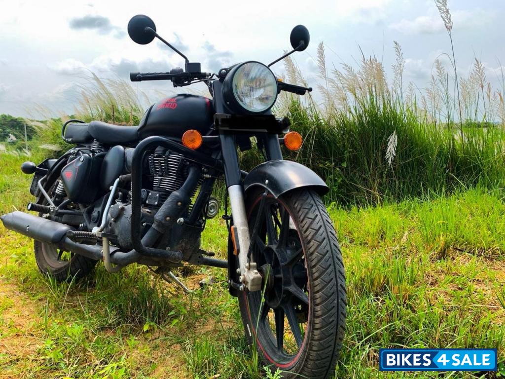 Stealth Black Royal Enfield Classic Stealth Black