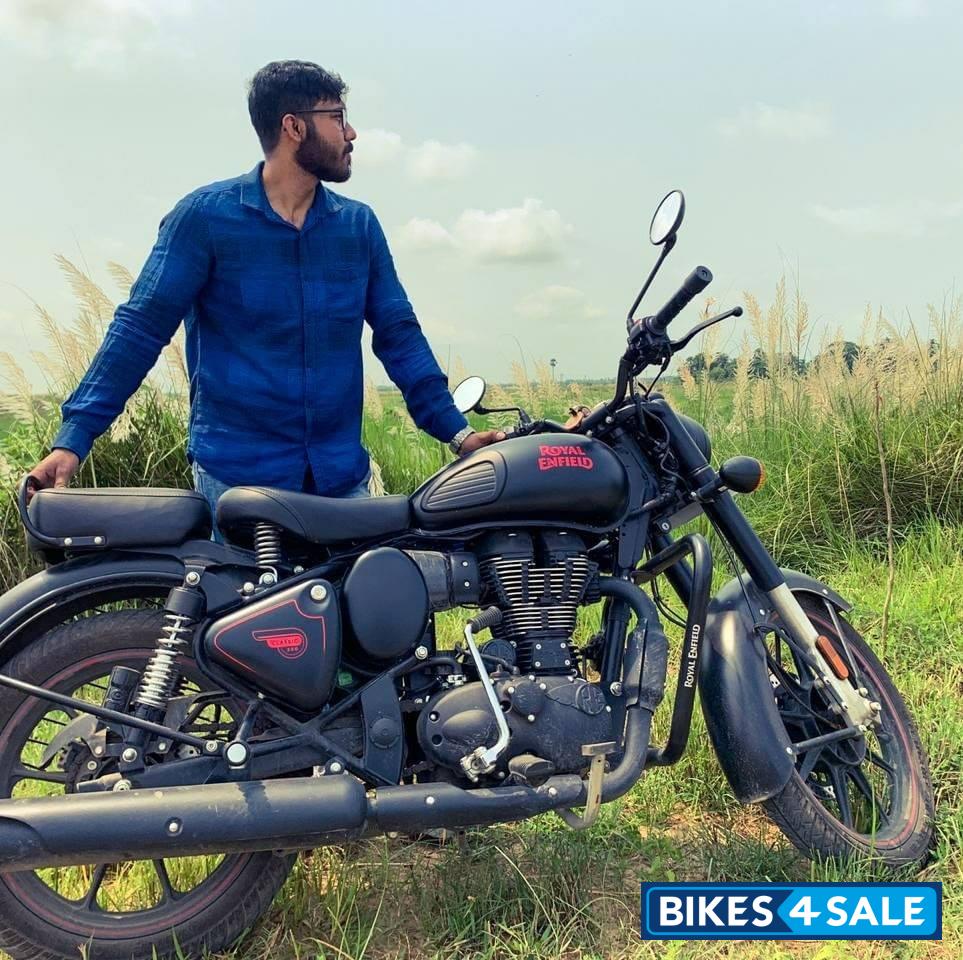 Stealth Black Royal Enfield Classic Stealth Black