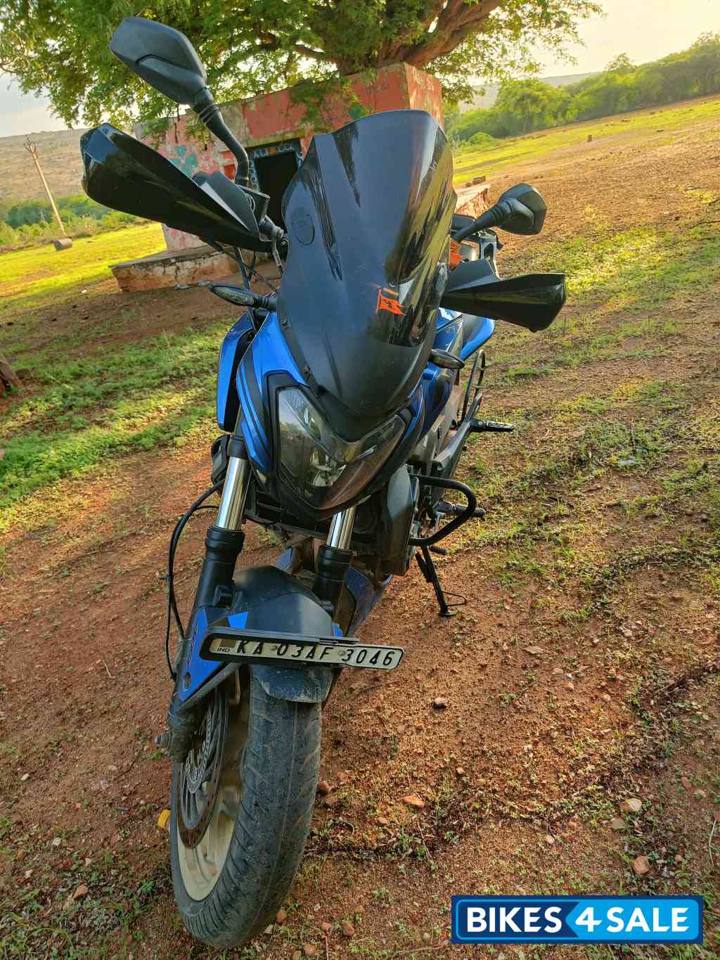 Blue Bajaj Dominar 400