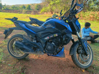 Blue Bajaj Dominar 400