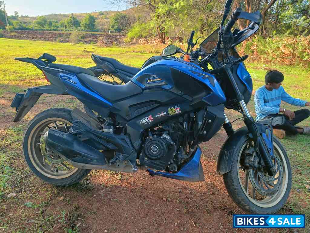 Blue Bajaj Dominar 400