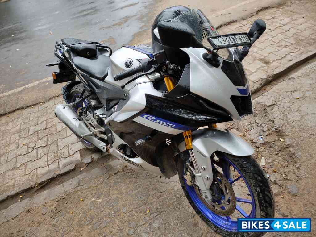 Silver Black Yamaha R15 V4